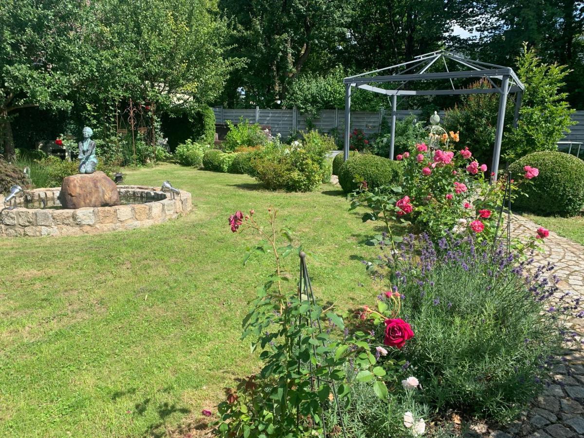 Bezaubernde Mit Rosengarten * Waldershof