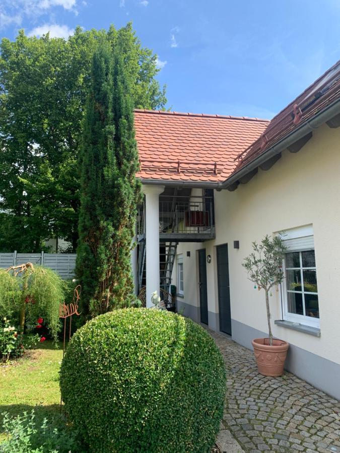 Bezaubernde Mit Rosengarten Appartement